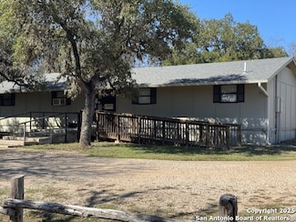 701 Houston St, Bandera, TX 78003