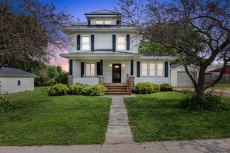 106 S High St, Greeley, IA 52050
