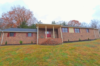 220 Peytons Creek Rd, Pleasant Shade, TN 37145
