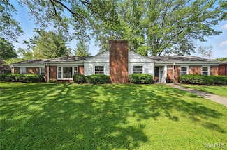 9063 Monmouth Dr, Saint Louis, MO 63117