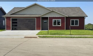 1405 38th St, Spirit Lake, IA 51360