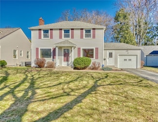 82 Scholfield Rd, Rochester, NY 14617