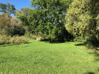 330 Poteet Ave, Inverness, IL 60067