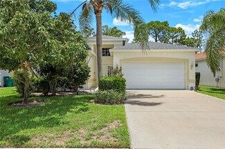 697 Crossfield Cir, Naples, FL 34104