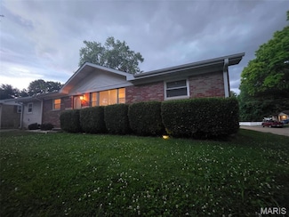 41 Crossroad Dr, Fairview Heights, IL 62208