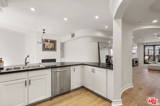 122 N Clark Dr Unit 405, West Hollywood, CA 90048