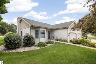 591 Meadowview Ln, Elk Rapids, MI 49629