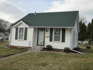 706 6th St, de Witt, IA 52742