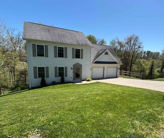 7 Mayberry Dr, Fairmont, WV 26554