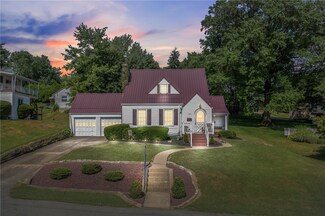826 W Grant St, Houston, PA 15342