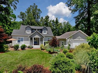 1909 Trellis Ln, Hendersonville, NC 28739