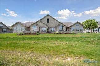 2730 Canterbury Cir Unit 23B, Port Clinton, OH 43452