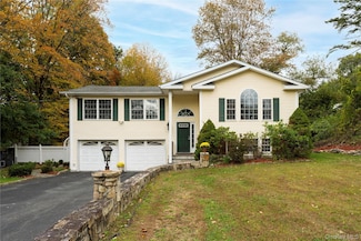 11 Prince Rd, Mahopac, NY 10541