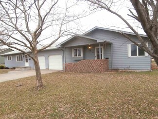 602 W Knott St, Hesston, KS 67062