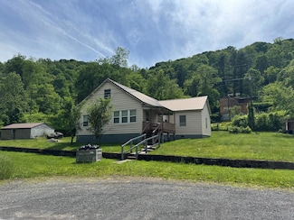 101 Secondary Rd, Mount Hope, WV 25880