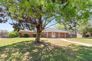 200 Red Oak Ln, Ingram, TX 78025