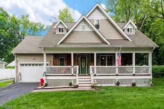 13 Brandt Ln, Bloomingdale, NJ 07403