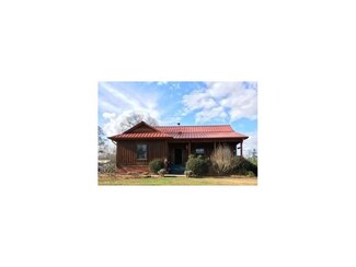 1407 Sandy Point Rd, Knoxville, GA 31050