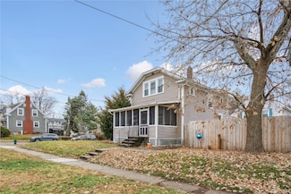 203 27th St NE, Cedar Rapids, IA 52402