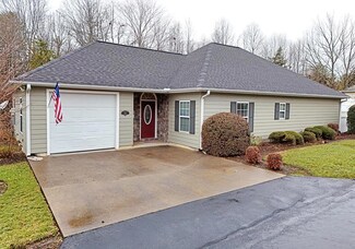 414 Long View Cir, Hiawassee, GA 30546