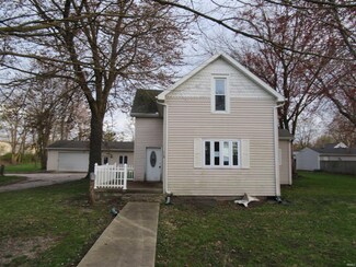 112 W Vine St, Flora, IN 46929