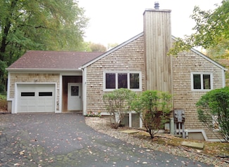 16 Cardinal Dr, Farmington, CT 06032