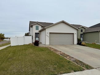 4889 Chelsea Ln S, Fargo, ND 58104