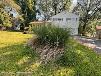 4 Merrick Rd, Poughkeepsie, NY 12603