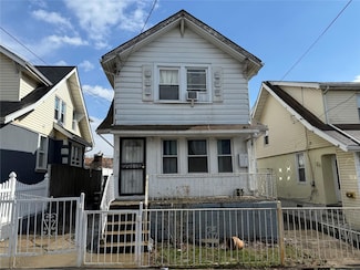 3 Highland Ct, Far Rockaway, NY 11691