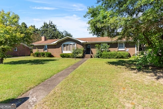 709 Meadowridge Dr, Warner Robins, GA 31093