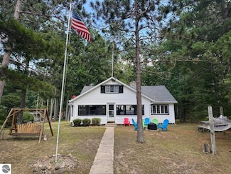 215 Pine Bluffs Rd, Roscommon, MI 48653