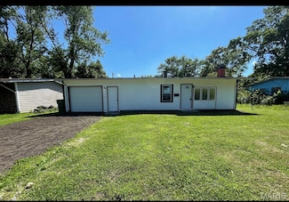 1114 Saint Helena Dr, East Saint Louis, IL 62206