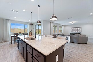 1096 Lindsay Ln, Clovis, CA 93619