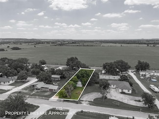 705 N 2nd St, Cranfills Gap, TX 76637