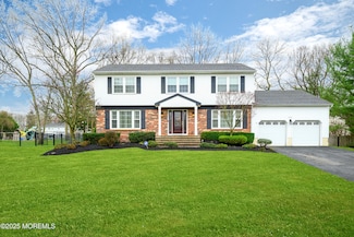 13 Mohawk Ln, Manalapan, NJ 07726