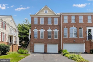 4025 Quiet Creek Dr, Fairfax, VA 22033