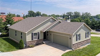 3206 Sheffield Ln, Saint Joseph, MO 64506