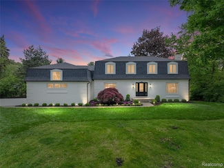 941 Viewland Dr, Rochester Hills, MI 48309