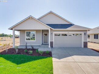 635 E 3rd St, Yamhill, OR 97148