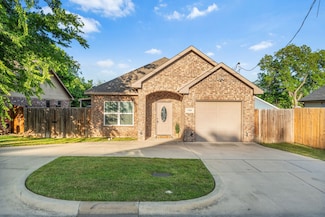 1504 Yale St, River Oaks, TX 76114