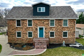 424 S Ridge Dr, South Sioux City, NE 68776