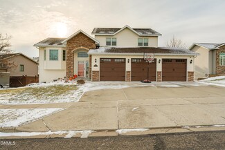 2942 Arizona Dr, Bismarck, ND 58503