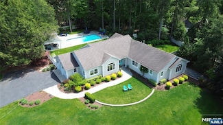 28 Scott Ct, Allendale, NJ 07401