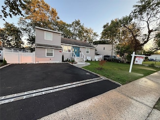 868 Oliver Ave, Westbury, NY 11590