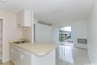 2873 S King St Unit 203, Honolulu, HI 96826