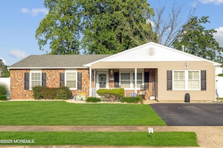 17 Evergreen Place, Howell, NJ 07731