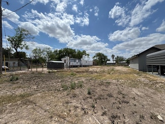 385 4th St, Quemado, TX 78877