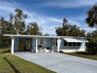 526 Pine Tree Ct, North Fort Myers, FL 33917