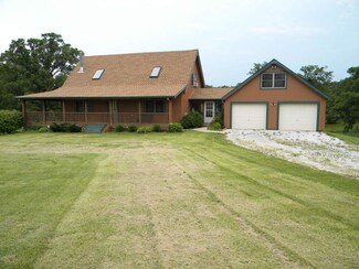 18363 N Whispering Oaks Dr, Centralia, MO 65240