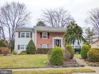 421 Hunting Park Ln, York, PA 17402